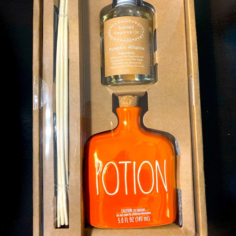 ❌sold❌ Rae Dunn Halloween diffuser